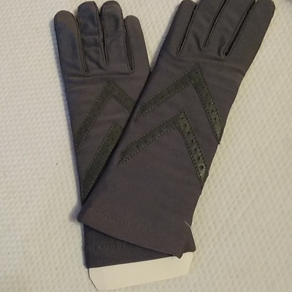 Isotoner Gloves - Picture 7 of 8